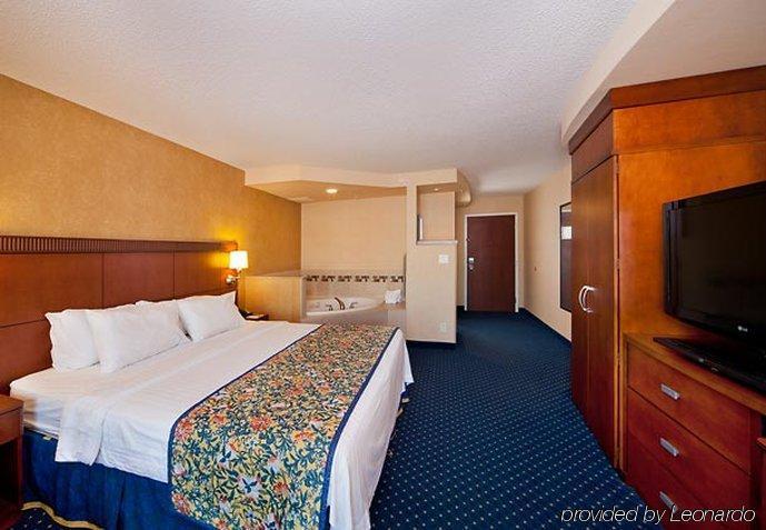 Courtyard By Marriott Fort Smith Downtown Номер фото