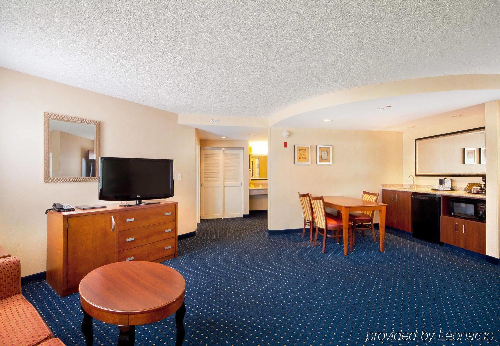 Courtyard By Marriott Fort Smith Downtown Номер фото